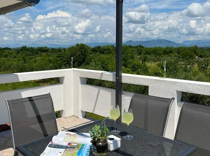 House Bruno Ferienhaus Puljane